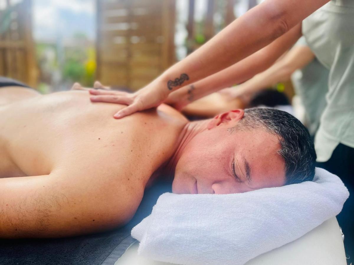 Lykke Suite Spa Sauna Piscina Y Jardin Buzanada Kültér fotó